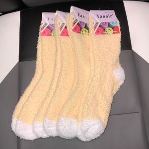 Fuzzy socks for women, one size 4pc for 20$